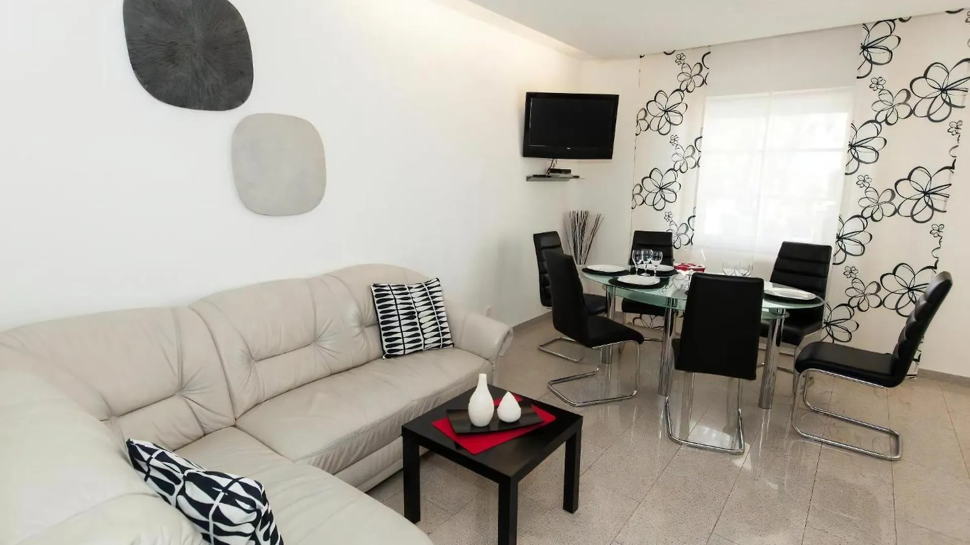 Apartment Erdgeschosswohnung Mit Terrasse Und Balkon Crikvenica