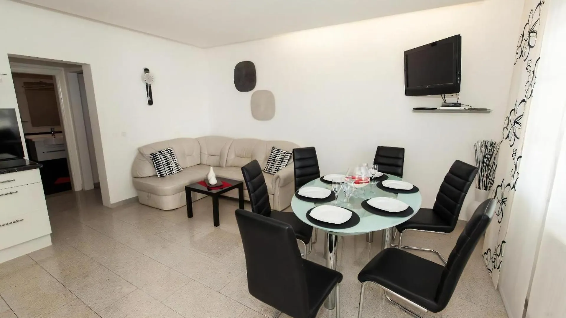 Erdgeschosswohnung Mit Terrasse Und Balkon Crikvenica Apartment
